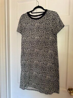 Old Navy short-sleeve leopard print t-shirt dress